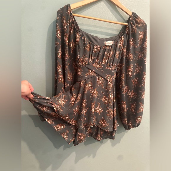 Altar’d State Weslia Floral Romper XS Long Sleeve Shorts Green Peasant Sleeve - Picture 9 of 16